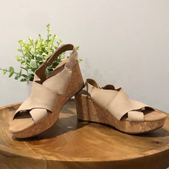 Clarks Shoes - Clarks Collection Tan Platform Sandals 7 1/2W
